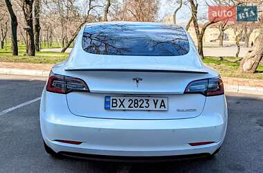 Седан Tesla Model 3 2020 в 
