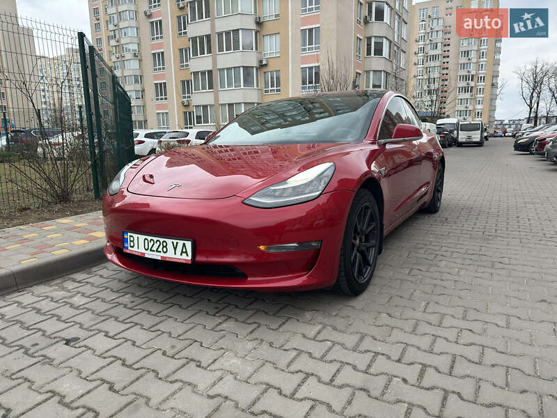 Седан Tesla Model 3 2018 в Києві