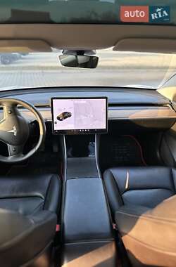 Седан Tesla Model 3 2019 в 