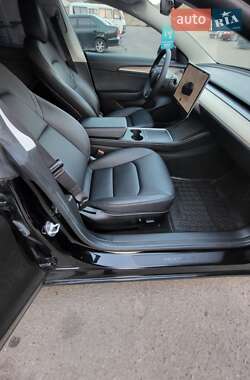 Седан Tesla Model 3 2022 в 