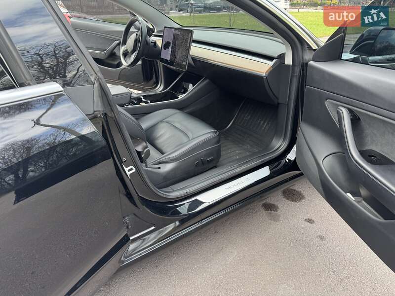 Седан Tesla Model 3 2018 в Кам'янському