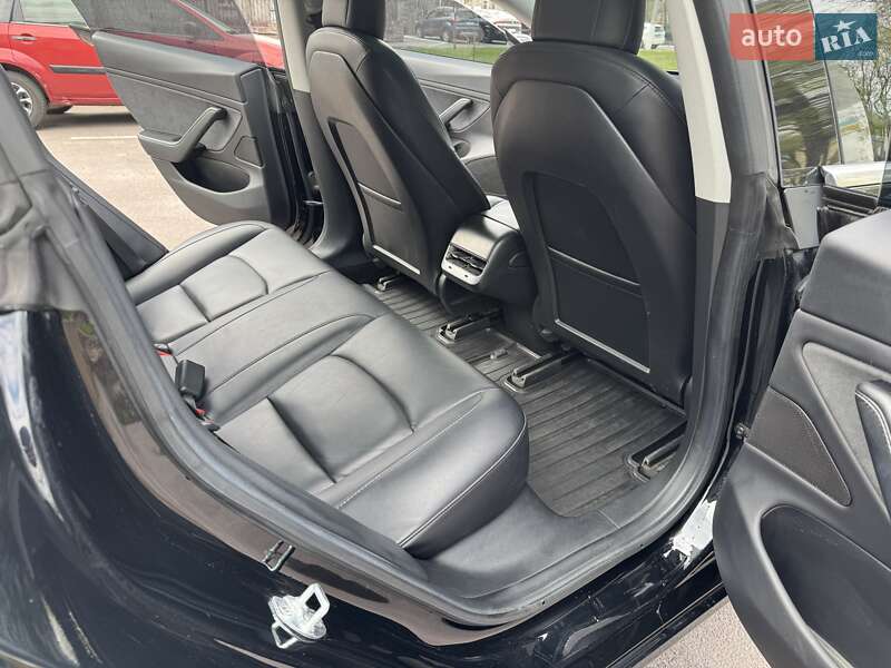 Седан Tesla Model 3 2018 в Кам'янському