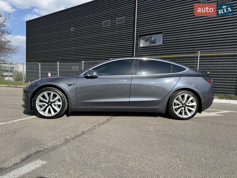 Седан Tesla Model 3 2019 в Львове