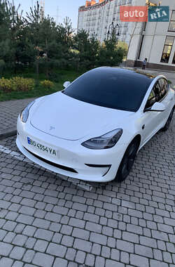 Седан Tesla Model 3 2021 в 