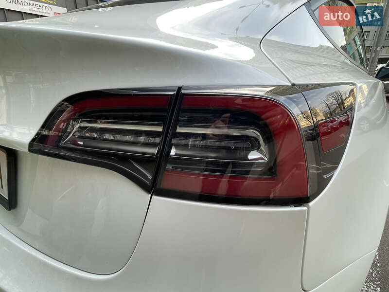 Седан Tesla Model 3 2021 в Киеве