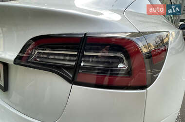 Седан Tesla Model 3 2021 в 