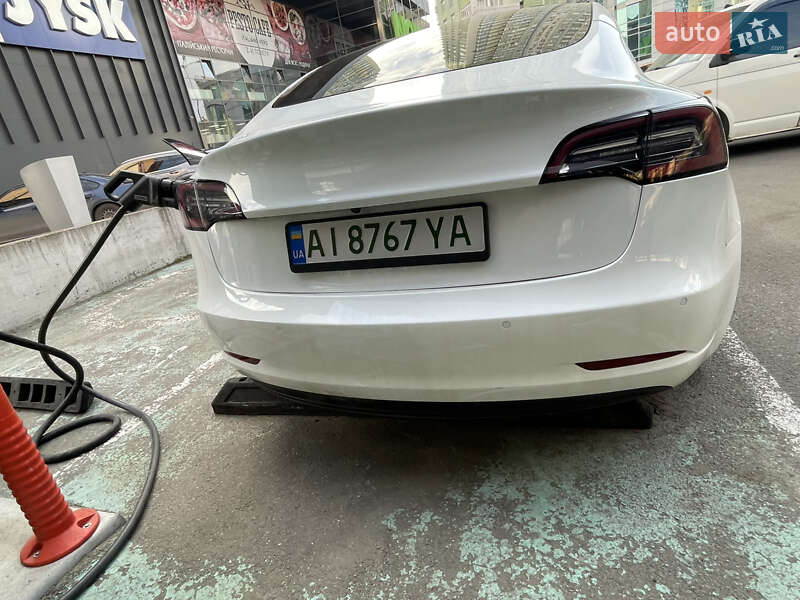 Седан Tesla Model 3 2021 в Киеве