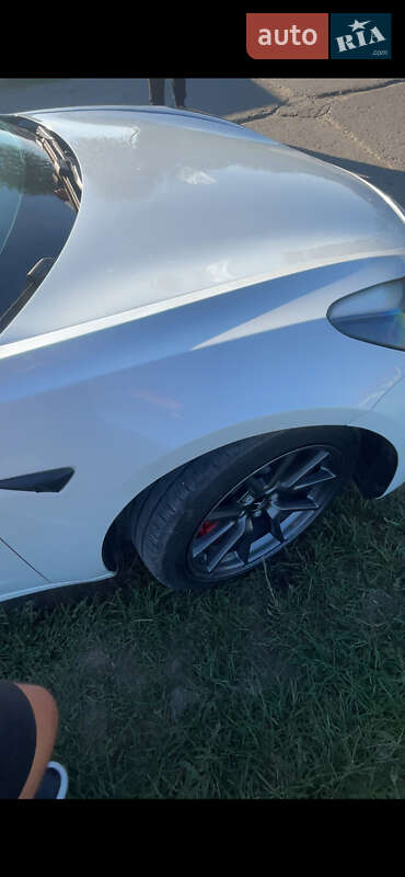 Седан Tesla Model 3 2021 в Киеве