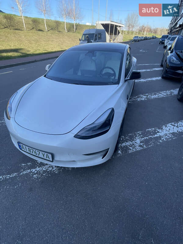 Седан Tesla Model 3 2021 в Киеве