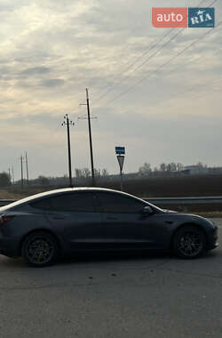 Седан Tesla Model 3 2022 в 