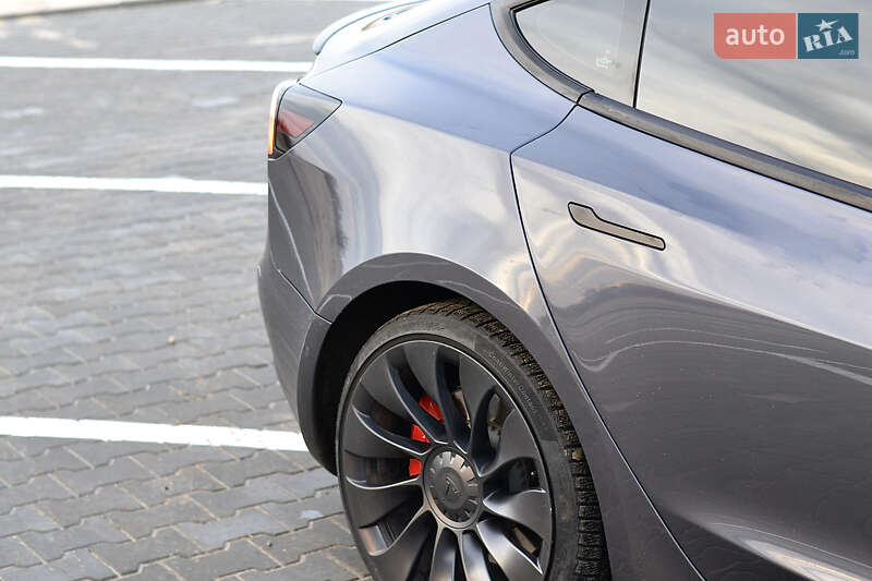 Седан Tesla Model 3 2022 в Черкассах