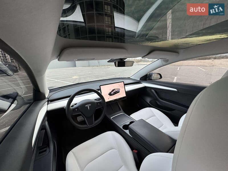 Седан Tesla Model 3 2022 в Черкассах