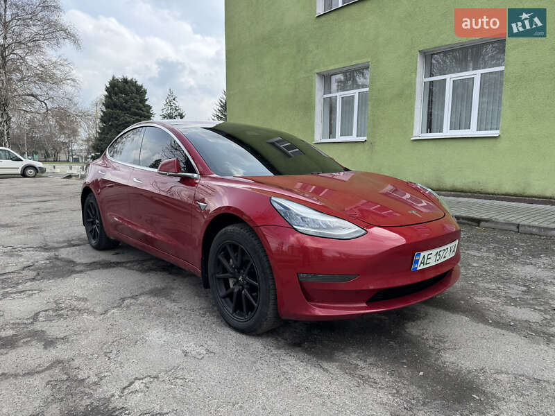 Седан Tesla Model 3 2018 в Дніпрі
