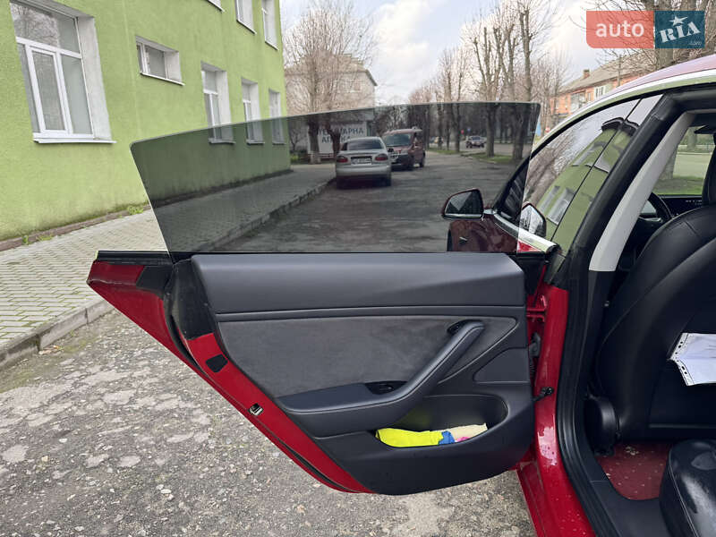 Седан Tesla Model 3 2018 в Дніпрі