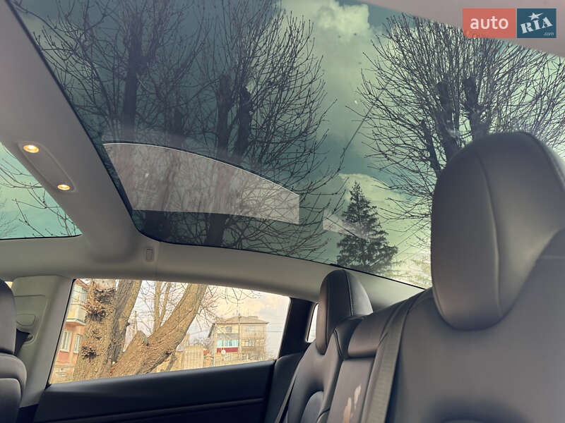 Седан Tesla Model 3 2018 в Дніпрі