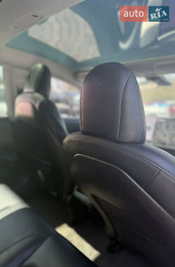 Седан Tesla Model 3 2020 в 