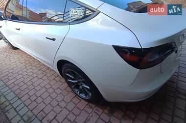 Седан Tesla Model 3 2021 в 