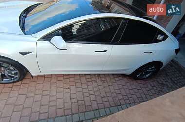 Седан Tesla Model 3 2021 в 