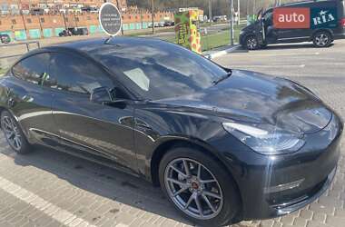 Седан Tesla Model 3 2023 в 