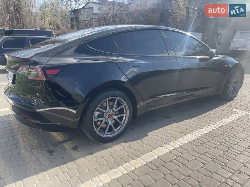 Седан Tesla Model 3 2023 в Харкові