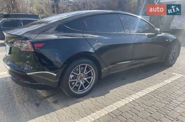 Седан Tesla Model 3 2023 в 