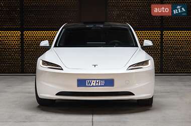 Седан Tesla Model 3 2024 в 