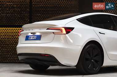Седан Tesla Model 3 2024 в 