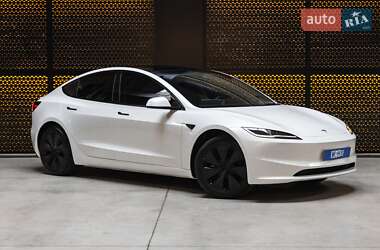 Седан Tesla Model 3 2024 в 