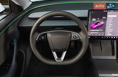 Седан Tesla Model 3 2024 в 
