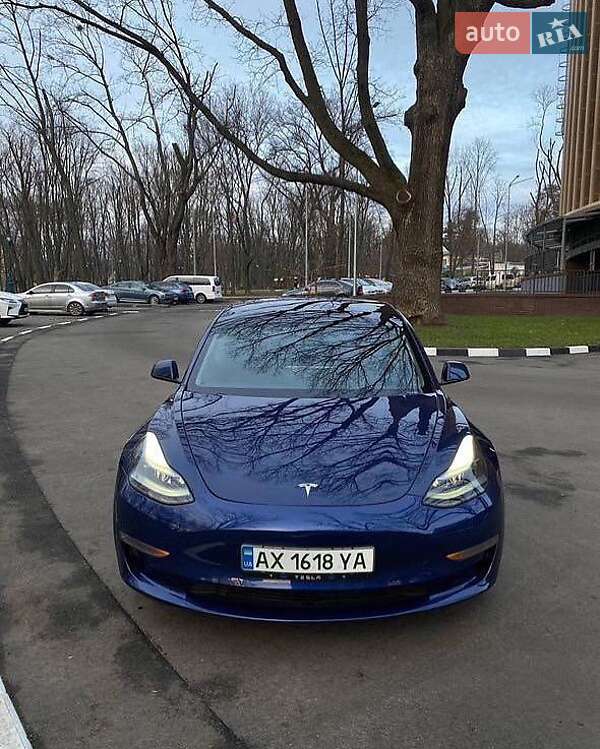 Седан Tesla Model 3 2021 в Киеве