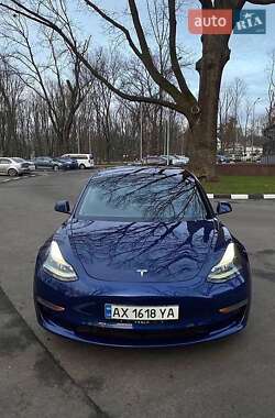 Седан Tesla Model 3 2021 в 