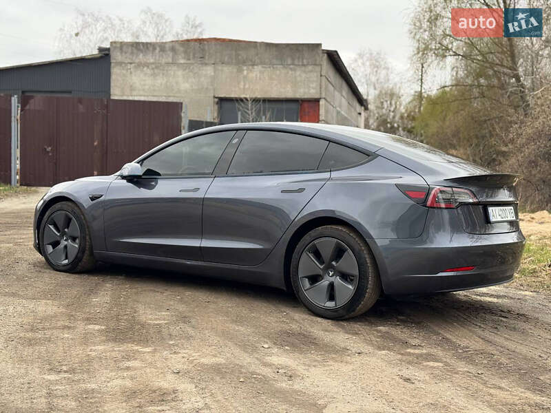 Седан Tesla Model 3 2021 в Буче