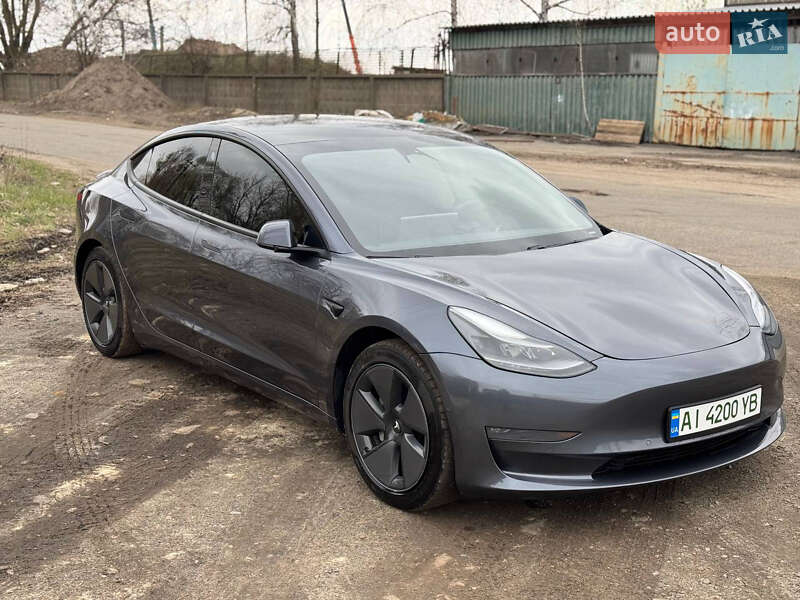 Седан Tesla Model 3 2021 в Буче