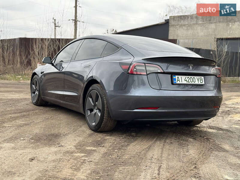 Седан Tesla Model 3 2021 в Буче
