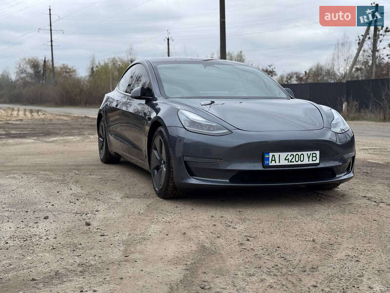 Седан Tesla Model 3 2021 в Буче