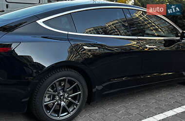 Седан Tesla Model 3 2019 в 
