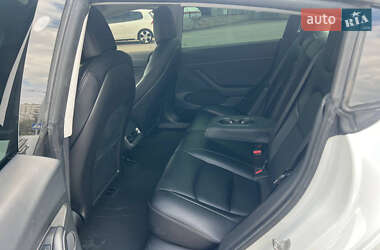 Седан Tesla Model 3 2021 в 