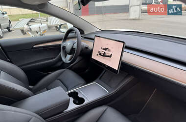 Седан Tesla Model 3 2023 в 