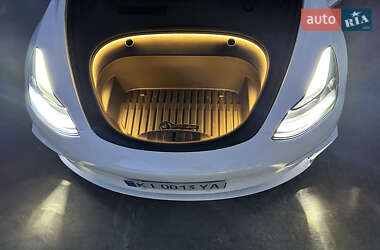 Седан Tesla Model 3 2021 в 