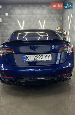Седан Tesla Model 3 2023 в 