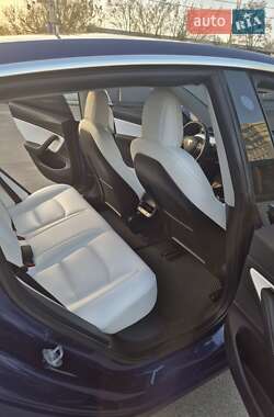 Седан Tesla Model 3 2019 в 