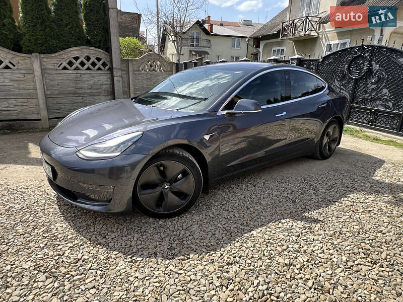 Седан Tesla Model 3 2018 в Самборе
