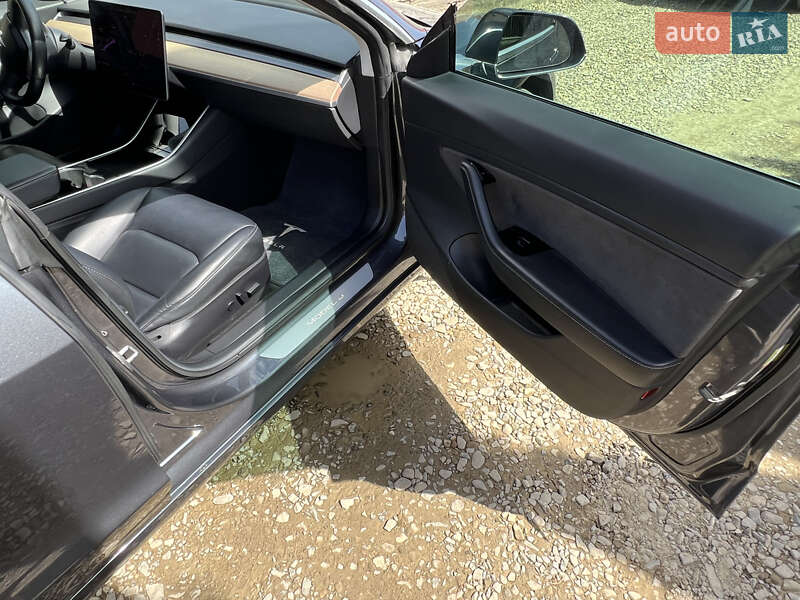 Седан Tesla Model 3 2018 в Самборе