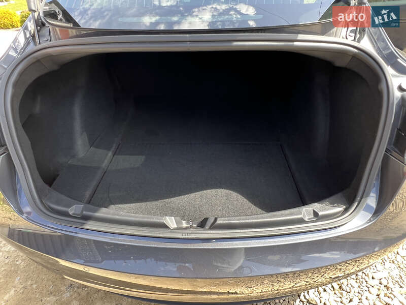 Седан Tesla Model 3 2018 в Самборе