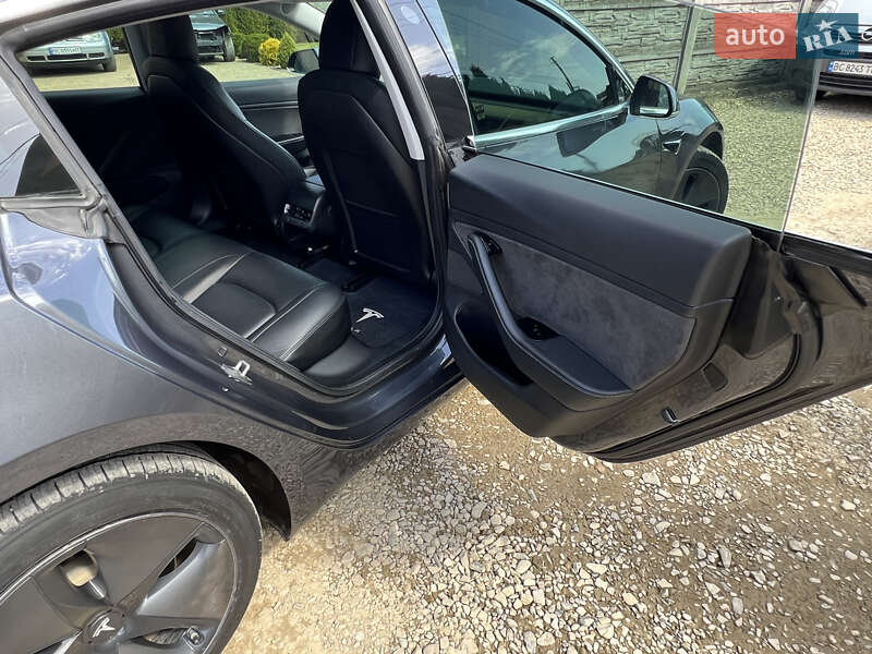 Седан Tesla Model 3 2018 в Самборе