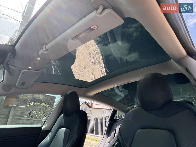 Седан Tesla Model 3 2018 в Самборе