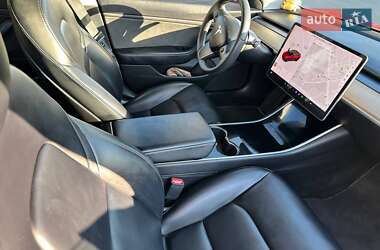 Седан Tesla Model 3 2019 в 