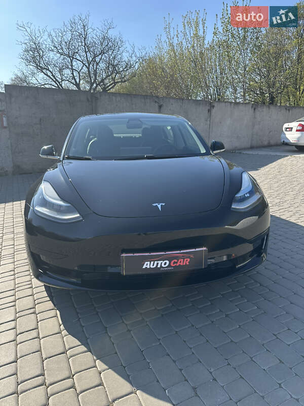 Седан Tesla Model 3 2020 в 