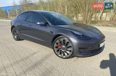 Седан Tesla Model 3 2022 в 