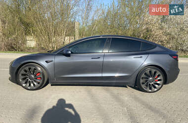 Седан Tesla Model 3 2022 в 